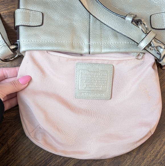 Coach | Chain Duffle #F19722 Crossbody Purse, Silver Toned Leather Bag - Picture 13 of 15